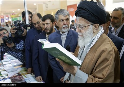 بازدید رهبر معظم انقلاب اسلامی از نمایشگاه بین المللی کتاب