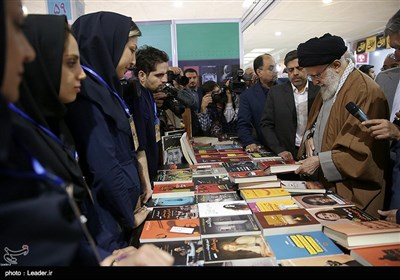 بازدید رهبر معظم انقلاب اسلامی از نمایشگاه بین المللی کتاب