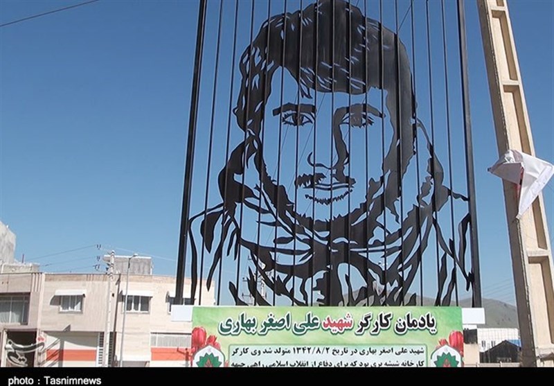 مراسم رونمایی از المان یادبود «شهید علی‌اصغر بهاری» در سنندج+فیلم