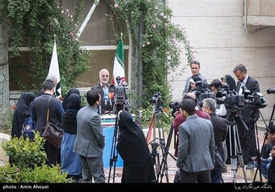 سردار اسکندر مومنی دبیر ستاد مبارزه با مواد مخدر در جمع خبرنگاران