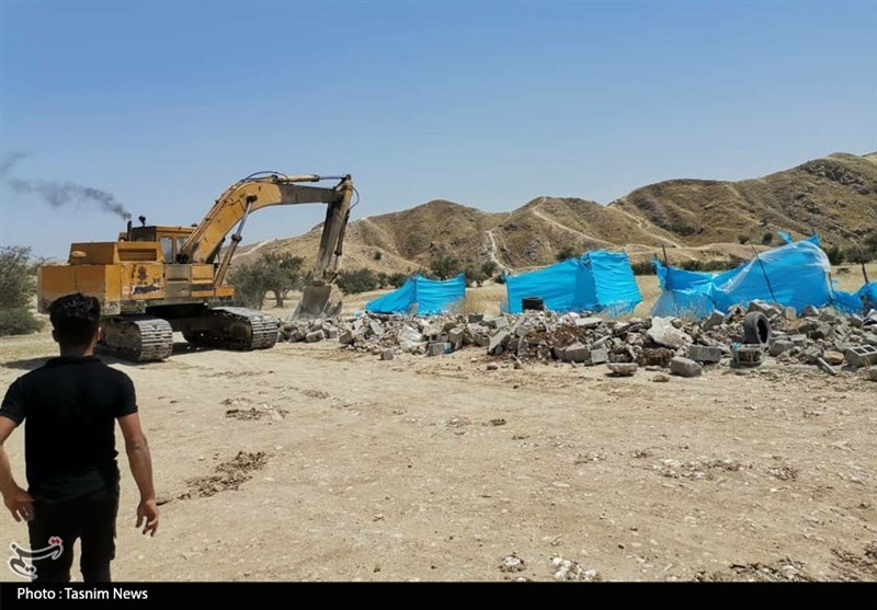 تخریب سازه‌های غیرمجاز منطقه گردشگری خائیز بهبهان+فیلم