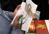 صف خرید آثار سید مهدی شجاعی در نمایشگاه کتاب