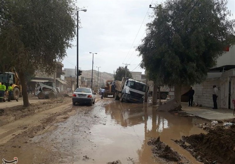 ماشین‌آلات به شهر سیل‌زده پلدختر اعزام شود؛ کندی عملیات رسوب‌برداری