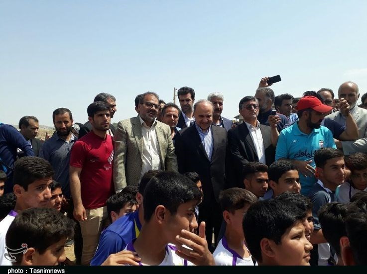 وزیر ورزش وارد شهر سیل‌زده پلدختر شد