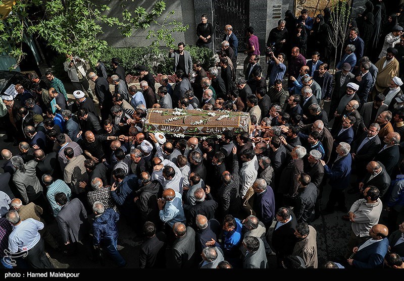 مراسم تشییع پیکر مادر شهیدان طهرانی‌مقدم