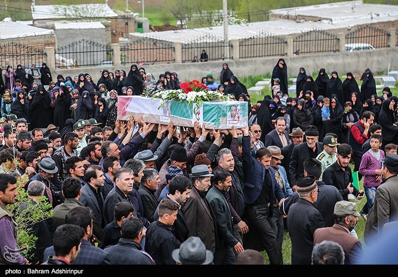 آئین تدفین شهید محمودزاده در روستای خیارک اردبیل به روایت تصویر