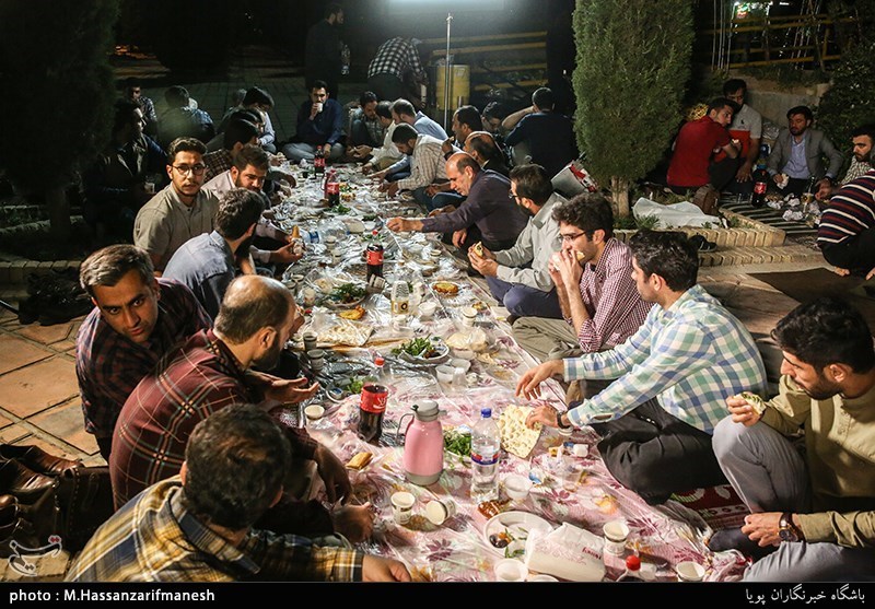 9000 پرس غذای گرم در بین روزه‌داران مناطق محروم کرمانشاه توزیع می‌شود