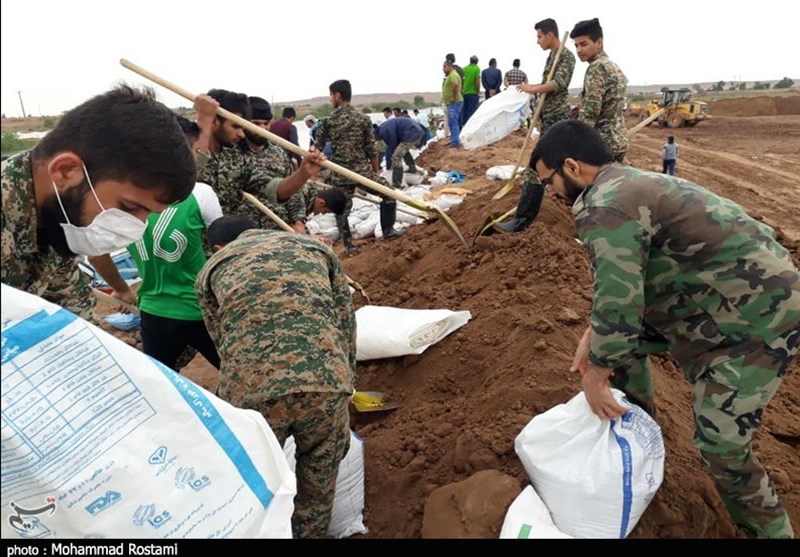 گروه‌های جهادی سپاه به کمک مناطق سیل‌زده گیلان شتافتند