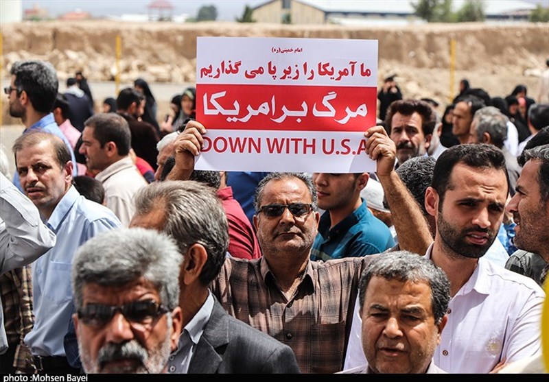 مردم کاشان در حمایت از بیانیه شورای عالی امنیت ملی راهپیمایی کردند