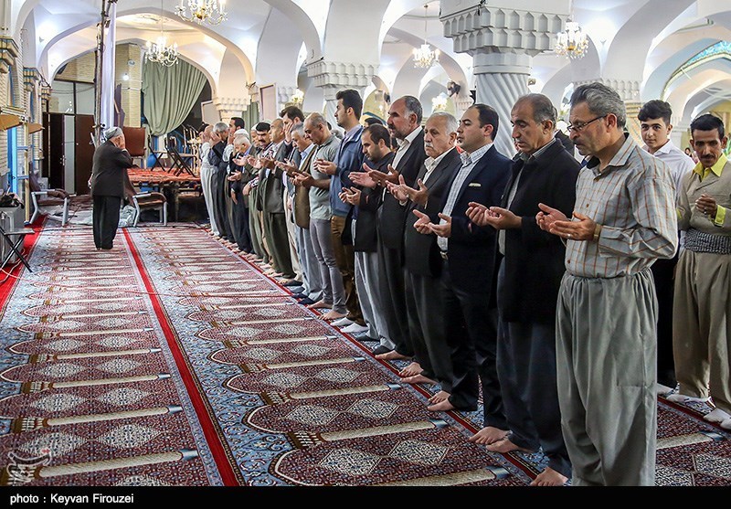People Gather to Recite Quran in Iran's Kurdistan
