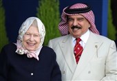 حضور پادشاه بحرین در کنار ملکه انگلیس در یک مسابقه ورزشی در سایه اعتراضات فعالان