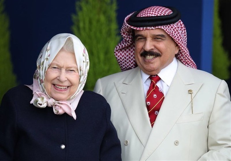 حضور پادشاه بحرین در کنار ملکه انگلیس در یک مسابقه ورزشی در سایه اعتراضات فعالان
