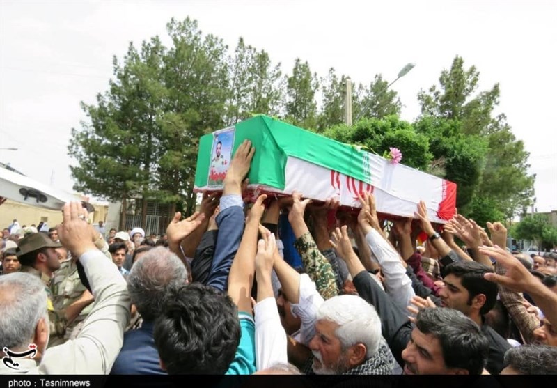 گلستان| شهید «کندابی» بر روی دستان مردم بندرگز تشییع شد