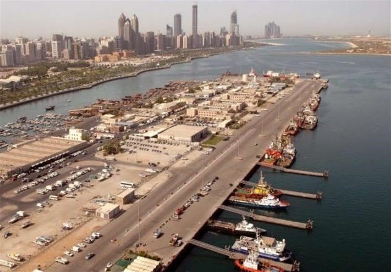 الخارجیة الاماراتیة تعلن عن تعرض 4 سفن تجاریة للاستهداف قرب المیاه الاقلیمیة للدولة