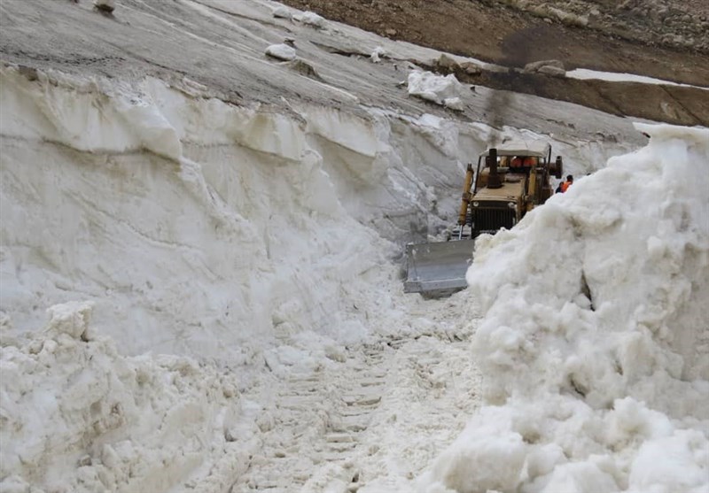 انسداد جاده سی‌سخت به پادنا تا بهار 1403/ راه 50 روستای مارگون قطع شد/ بارش برف به 50 سانتی متر رسید