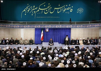 الامام الخامنئي يستقبل كبار المسؤولين الإيرانيين