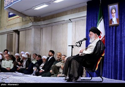 الامام الخامنئي يستقبل كبار المسؤولين الإيرانيين