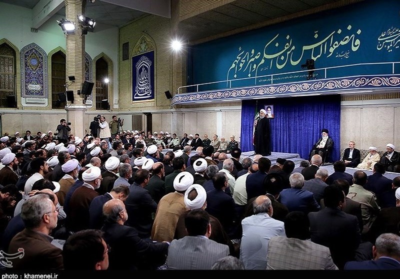 شرح حدیث نقش بسته بر حسینیه امام خمینی در دیدار مسئولان با امام خامنه‌ای