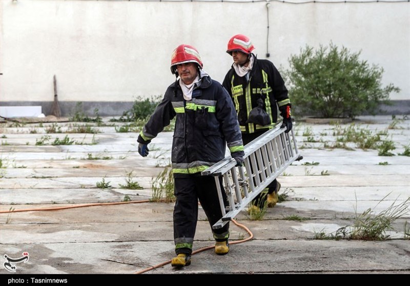 آتش‌سوزی یک واحد تجاری در بجنورد به روایت تصاویر