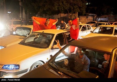 شادی مردم کرمانشاه پس از قهرمانی پرسپولیس