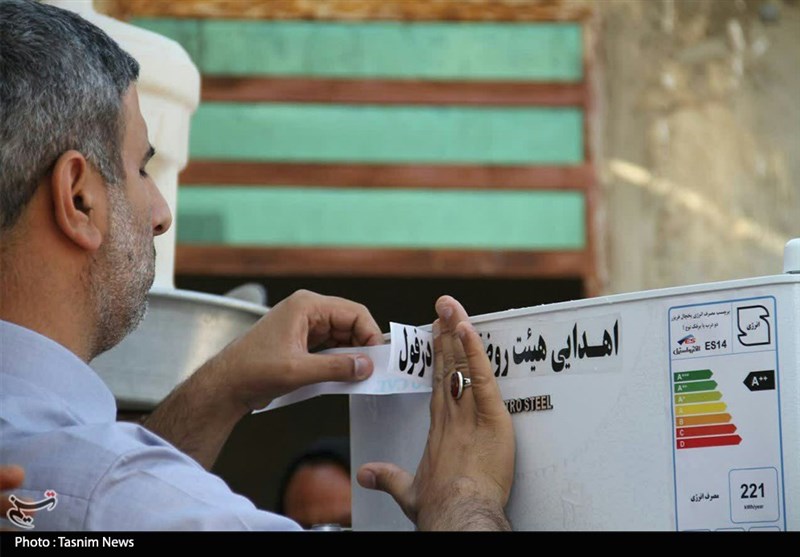 اقدام خیرخواهانه هیئت روضةالزهرا(ع) دزفول برای کمک به سیل‌زدگان خوزستان به روایت تصویر