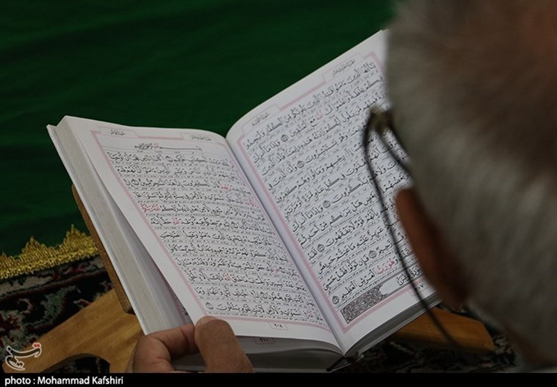 خوزستان| مراسم جزءخوانی قرآن در حرم سبزقبا(ع) دزفول به روایت تصویر