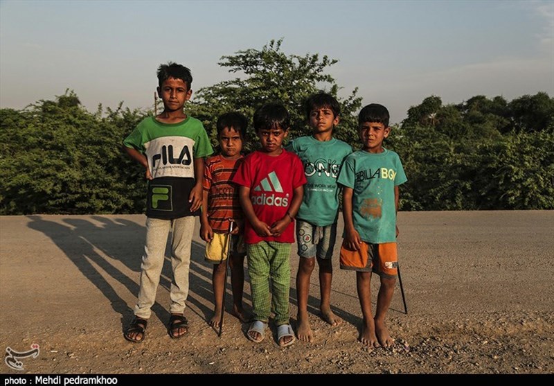 آخرین وضعیت زندگی روزه‌داران سیل‌زده در کمپ جنگل‌های حمیدیه خوزستان + تصویر
