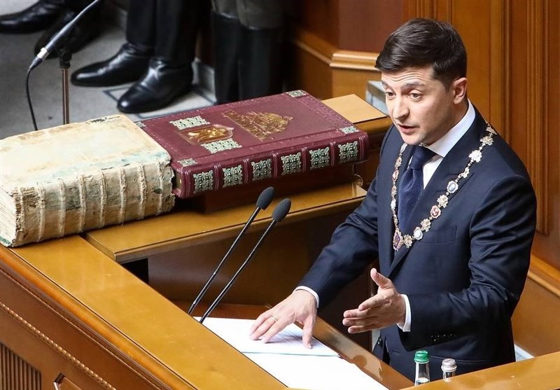 Ukraine&apos;s New Leader Gets Sworn In, Dissolves Parliament