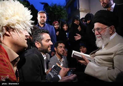 فارسی گو شعرا کی امام خامنہ ای سے ملاقات