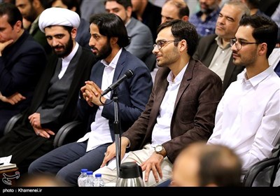 Iranian Poets Meet with Ayatollah Khamenei