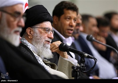Iranian Poets Meet with Ayatollah Khamenei
