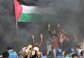 إصابة 50 فلسطینیاً برصاص قوات الکیان الصهیونی خلال مشارکتهم فی مسیرة العودة