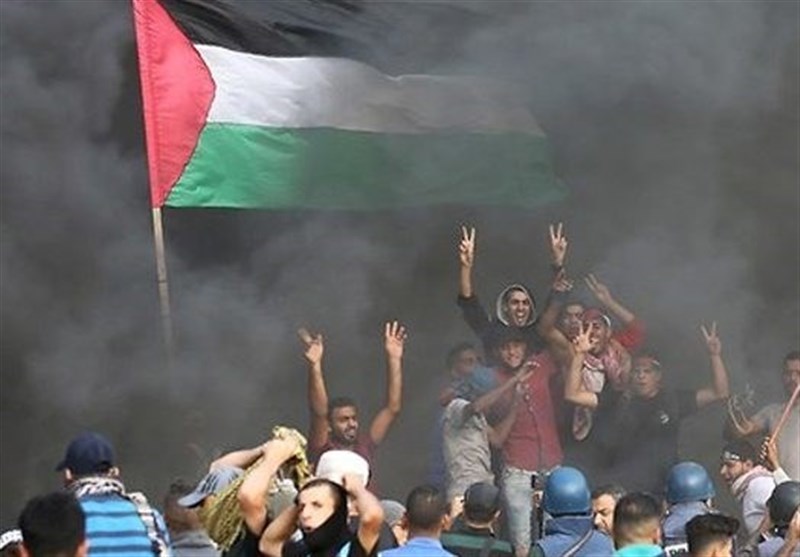 إصابة 50 فلسطینیاً برصاص قوات الکیان الصهیونی خلال مشارکتهم فی مسیرة العودة