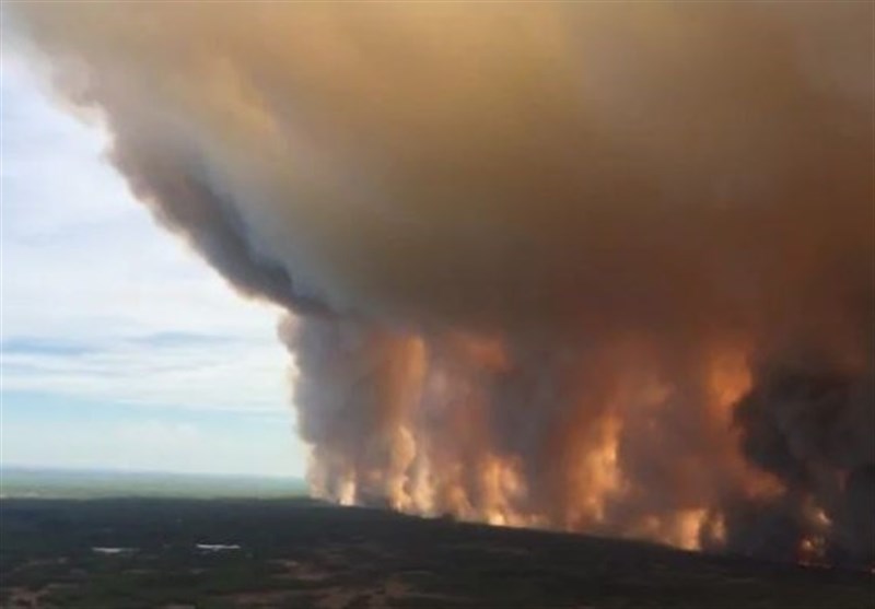 Hundreds of Northern Alberta Residents Evacuated Due to Wildfire (+Video)