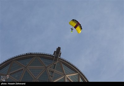تكاوران،پرش،ميلاد