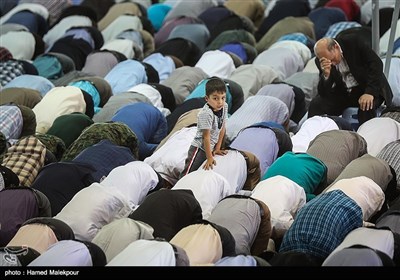 در حاشیه اقامه نماز جمعه تهران