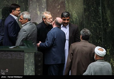 تبریک نمایندگان مجلس به علی لاریجانی برای انتخاب مجدد به عنوان رئیس مجلس شورای اسلامی