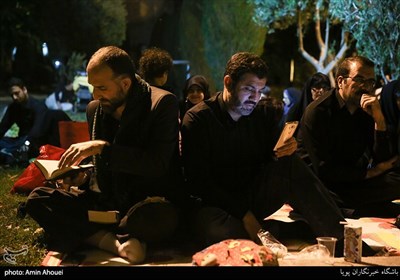 قاسم صرافان شاعر در مراسم احیای شب قدر - دانشگاه تهران