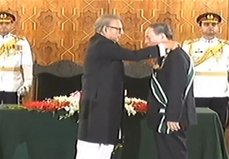 اهدای مدال افتخار توسط رئیس جمهور پاکستان به معاون رئیس جمهور چین