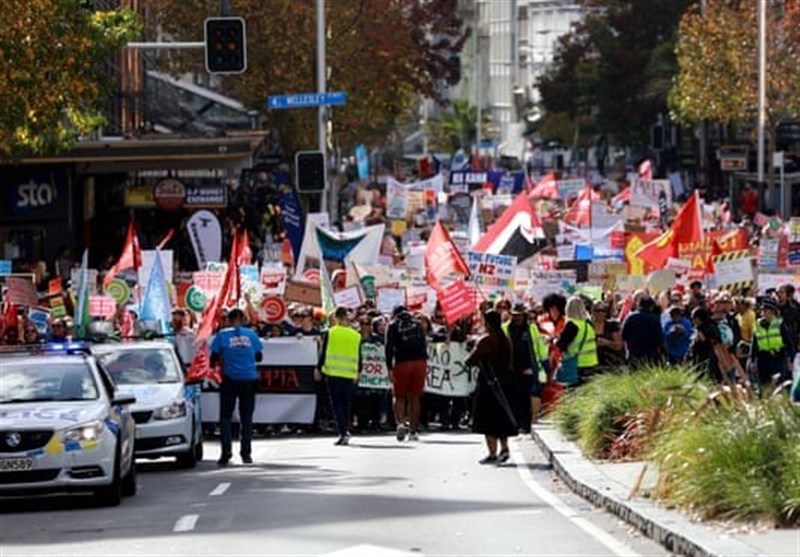 50,000 New Zealand Teachers Hold Country&apos;s Largest Strike