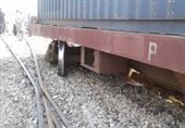 سندھ: خیرپور میں لاہور سے کراچی جانے والی مال گاڑی پٹری سے اترگئی