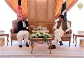 گفت‌وگوی «اشرف غنی» و «عمران خان» درباره روند صلح افغانستان
