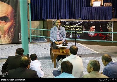 محفل انس با قرآن دانشگاهیان در حسینیه جماران 