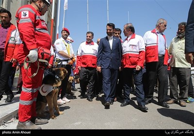 بازدید محمدجواد آذری جهرمی وزیر ارتباطات از سگ های آموزش دیده جمعیت هلال احمر
