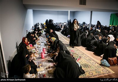 مراسم افطاری در معراج شهدای تهران
