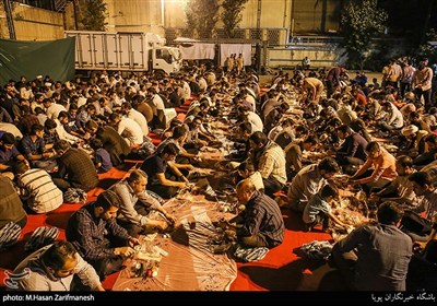 مراسم افطاری در معراج شهدای تهران