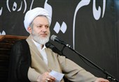 نور محبت امام خمینی(ره) پس از سه دهه در بین مردم بیش‌تر شده‌ است
