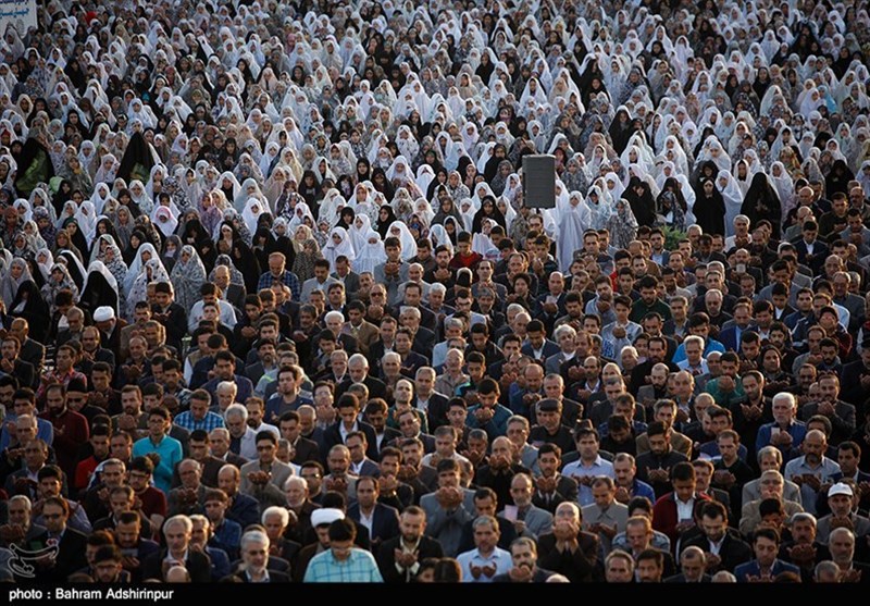 اردبیل| نماز جمعه میعادگاه دلدادگان نظام مقدس جمهوری اسلامی؛ تریبونی که 4 دهه از تفرقه مصون ماند + فیلم