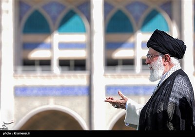 اقامة صلاة عید الفطر فی طهران بإمامة قائد الثورة الاسلامیة