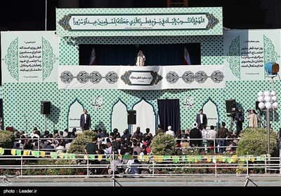 اقامة صلاة عید الفطر فی طهران بإمامة قائد الثورة الاسلامیة